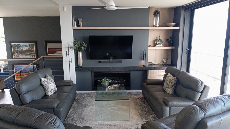 4 Bedroom Property for Sale in Rooi Els Western Cape